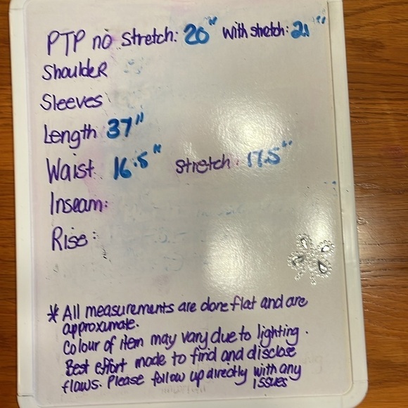 Black Tape L floral print on crème fully lined with side zip V neck dress - Picture 11 of 11